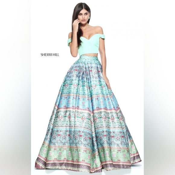 Sherri Hill Dresses & Skirts - NWT Size 4 Sherri Hill 2-Piece Blue & Green Print Taffeta Ballgown